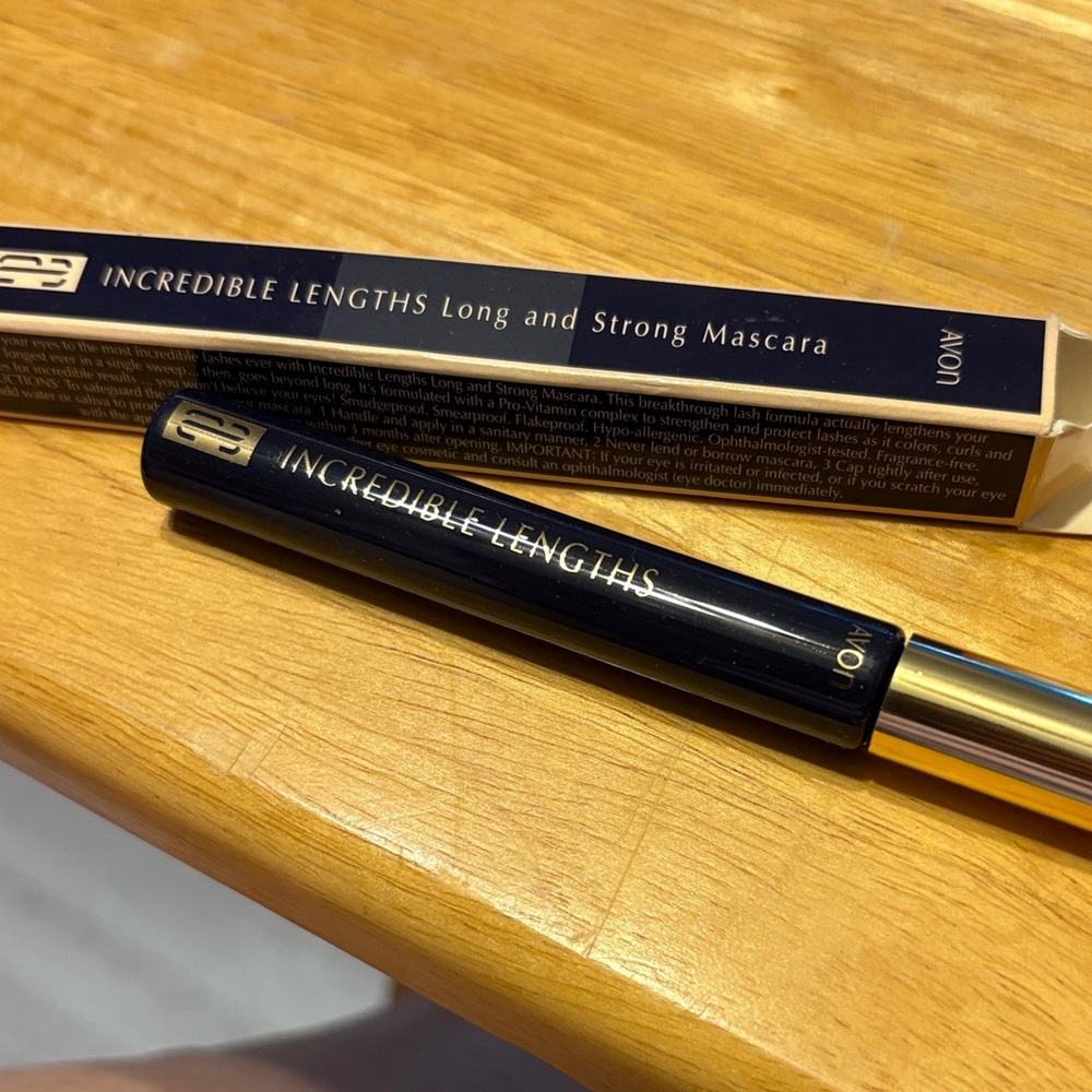 Avon Incredible Lengths Mascara - Black and Gold